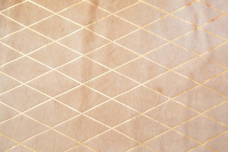 Arlequin Hide - Caramel Base 7' x 7' - 4m2