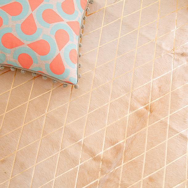 Arlequin Hide - Caramel Base 7' x 7' - 4m2